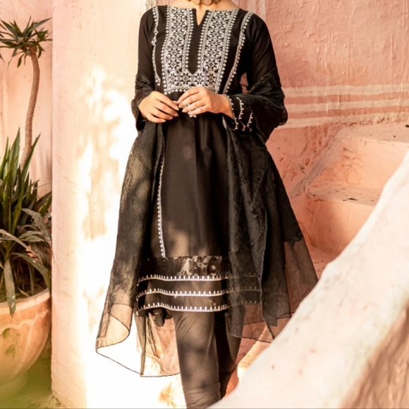 Pakistani shalwar kameez by Mannat - Picture 3 of 5